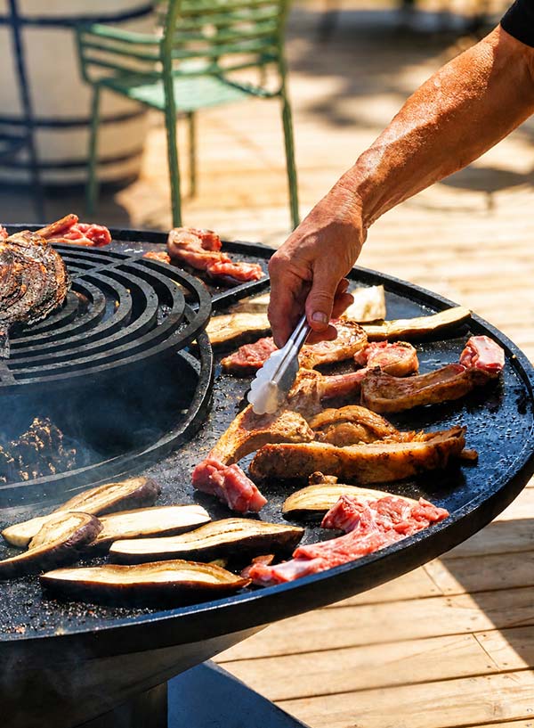 Restaurant Le Kallisté – Cuisine au brasero en terrasse à Hyères Cuisine au brasero en terrasse au restaurant Le Kallisté, Hyères L'Ayguade
