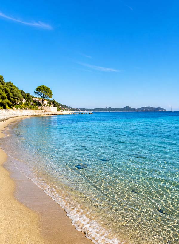 Plage de sable fin de L'Ayguade à Hyères, Var